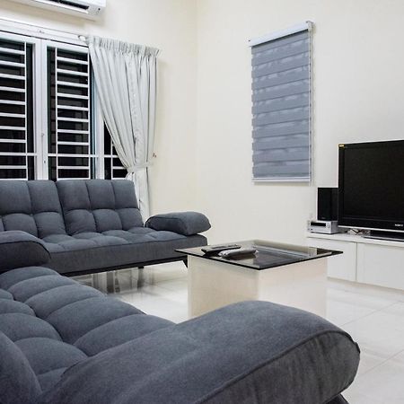 Tropikal Natura Lodge By D Imperio Homestay Penang 발릭플라우 외부 사진