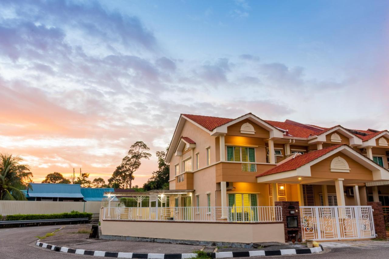 Tropikal Natura Lodge By D Imperio Homestay Penang 발릭플라우 외부 사진