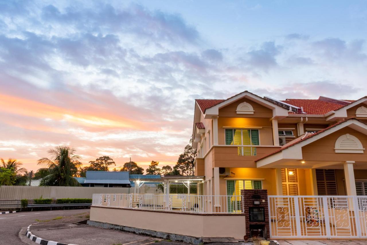 Tropikal Natura Lodge By D Imperio Homestay Penang 발릭플라우 외부 사진